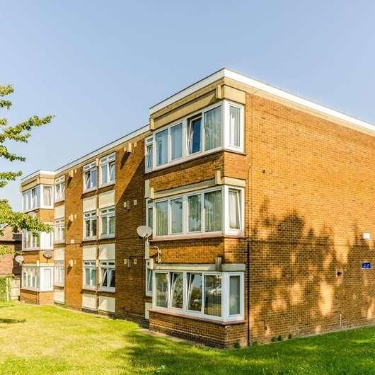 Woodford Green, Chigwell, IG8 - Photo 1