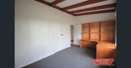 4 Bedroom Home & Self Contained Bungalow in Harkaway! - Photo 4