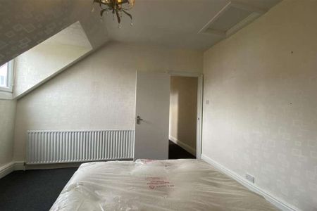 3 bedroom flat to rent - Photo 5