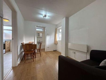 Dolphin Court, Bremer Road, Staines-upon-thames, Surrey, TW18 - Photo 2