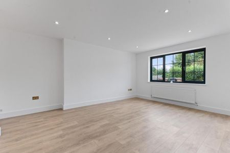 5 bedroom detached house to rent - Photo 3