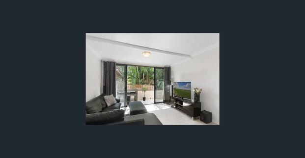 Bright, Modern Apartment with Balcony and Pool Access - Photo 1