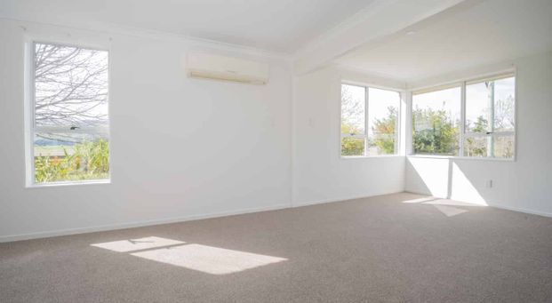 Fully Refurbished 3-Bedroom Rural Home - Log Burner, Views & Space - Photo 1