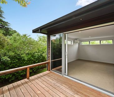 This one bedroom standalone home in the highly sought after Hamilto... - Photo 2