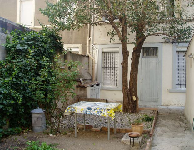 Appartement 1 pièces 31m2 MARSEILLE 4EME 550 euros - Photo 1