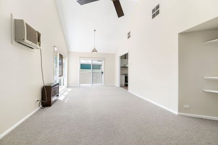22 SCHUBERT CRESCENT, Wodonga VIC 3690 - House For Rent | Domain - Photo 5