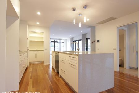 41 Loftus Street, Yarralumla ACT 2600 - Townhouse For Rent | Domain - Photo 3