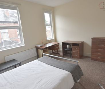 4 Bedroom Mid Terraced House - Photo 5