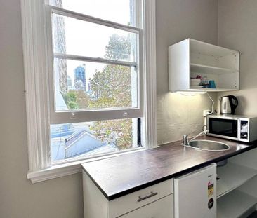 Ensuite Room for Rent in the Heart of Oxford Street - Photo 2
