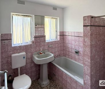 Freshly Renovated Two-Bedroom property – Prime Wollongong Location! - Photo 4