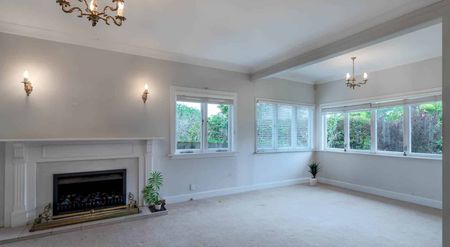 Corner Charmer - Photo 3