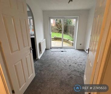 3 bedroom semi-detached house to rent - Photo 2