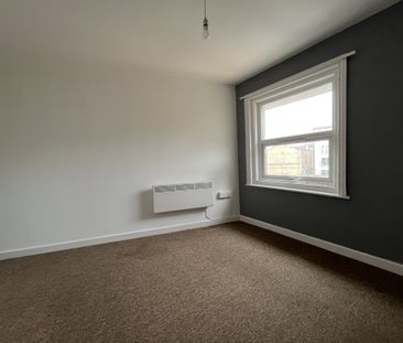 3 bed flat to rent in Old Christchurch Road, Bournemouth, BH1 - Photo 3