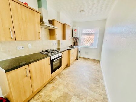 2 bedroom flat to rent PONTEFRACT ROAD, CASTLEFORD, WF10 4BA - Photo 3