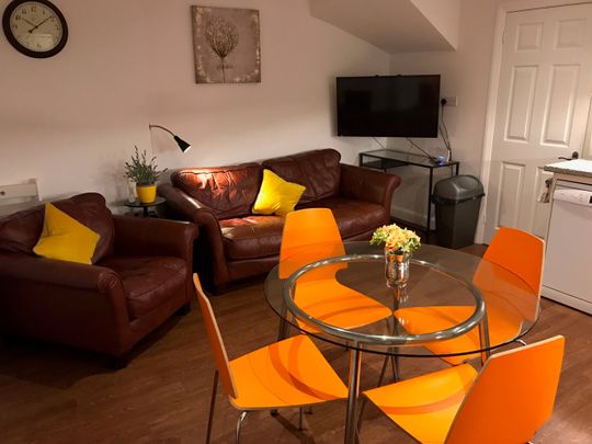 6 Bed Terraced House, Sir Henry Parkes Road, CV5 - Photo 1