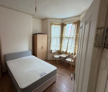 Room in a Shared House, Mordaunt Road, NW10 - Photo 1