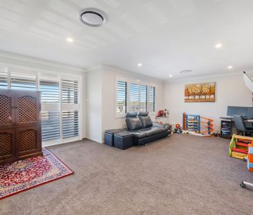 Oversized 5 Bedroom Family Home in Prime Location - Photo 4