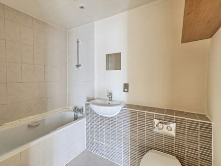 Flat to rent on - Photo 4