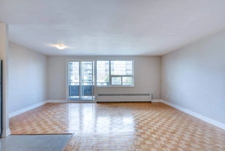 296 Grenfell Street — 2 bedrooms - Photo 2