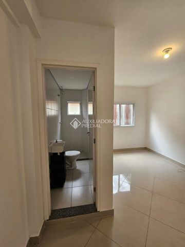 Kitnet com 1 quarto e 20m² para alugar em Vila Scarpelli, Santo André. - Foto 2