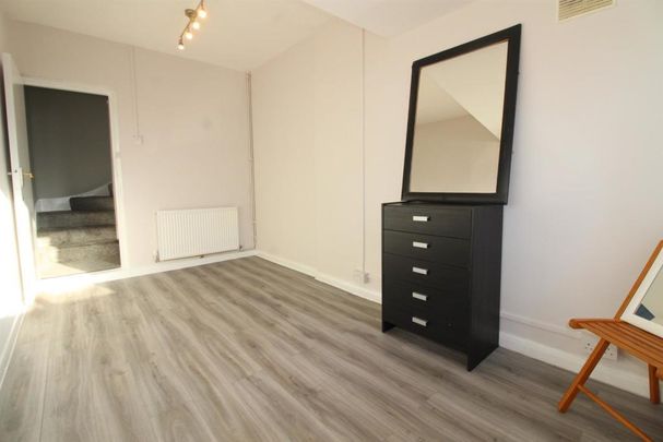 Avondale Road, London E16 - Photo 1