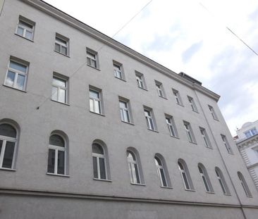 Sonnige Dachgeschosswohnung in sehr guter Lage: 2 Zimmer + Küche, N... - Photo 5