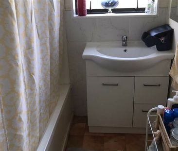 3 BEDROOM - SINGLE LEVEL - DOUBLE GARAGE - Photo 6