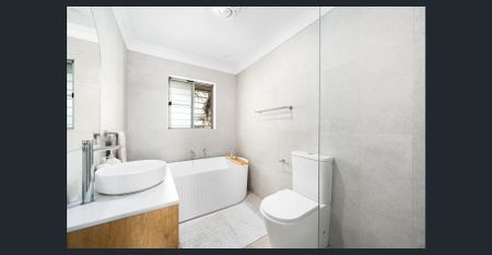 Stylish North-Facing Townhouse in Boutique Croydon Complex - Photo 5