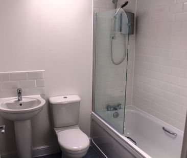 Two Bed Executive Apartment with Parking Near To City Centre - Photo 3
