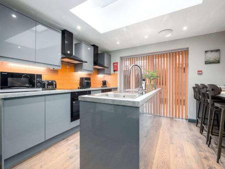 1 bedroom in a flat share to rent - Photo 4