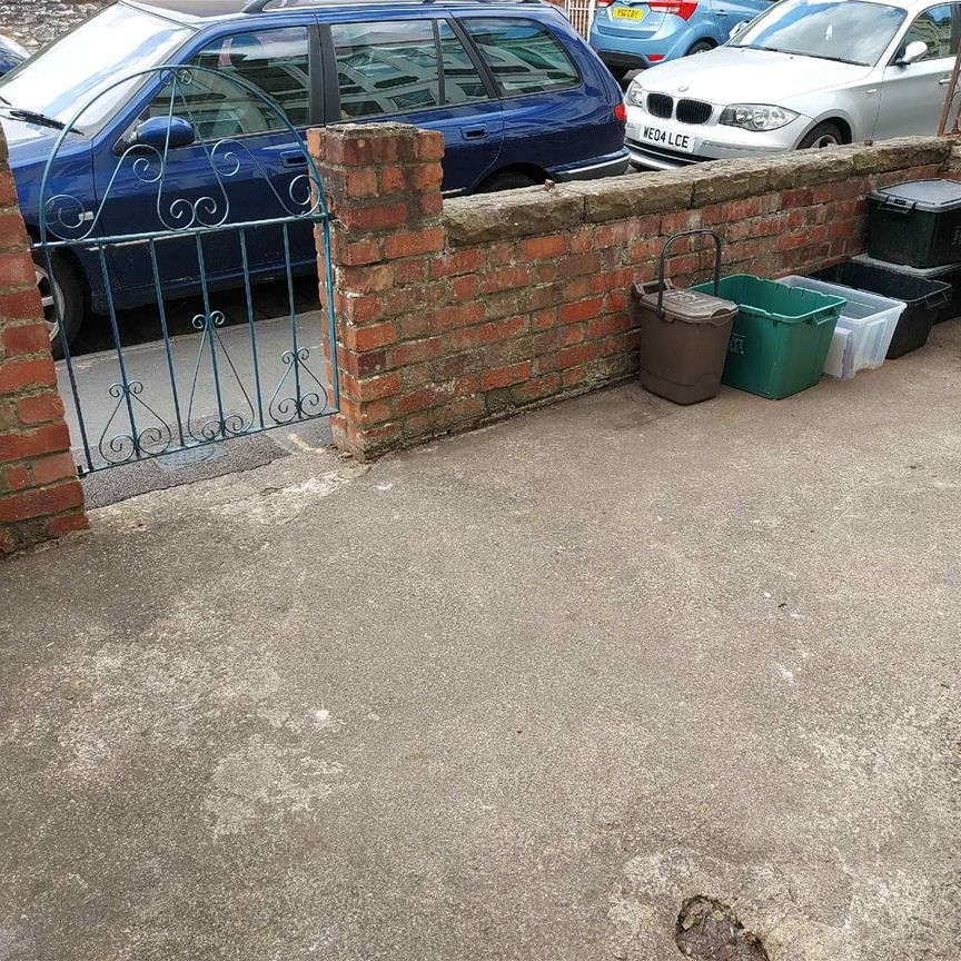Victoria Park, Fishponds, Bristol - Photo 1