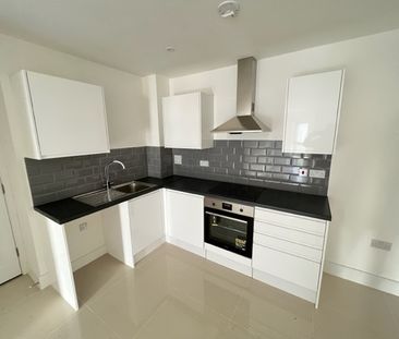 Modern 2-Bedroom, 2-Bathroom Student Apartment in Portswood, Southa... - Photo 2