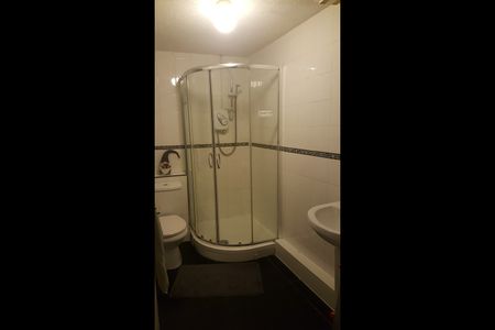 Room in a Shared House, Gerards Close, SE16 - Photo 5