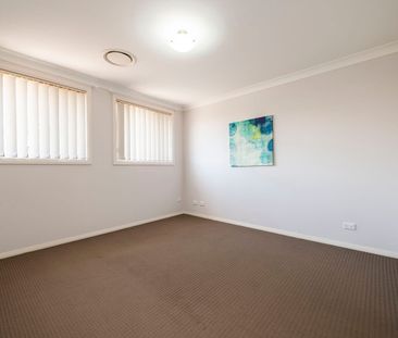 Charming Family Living - Photo 2