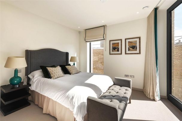 4 bedroom mews to rent - Photo 1