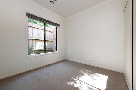 Modern 2-Bedroom Townhouse in Prime Mitcham Location! - Photo 5