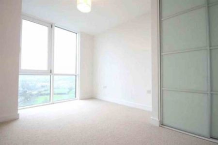 2 bed Flat for rent - Photo 2