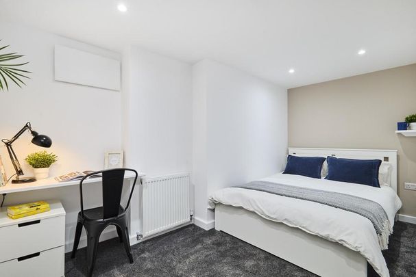 6 bedroom house to rent - Photo 1