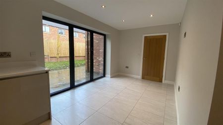 5 bedroom detached house to rent - Photo 4