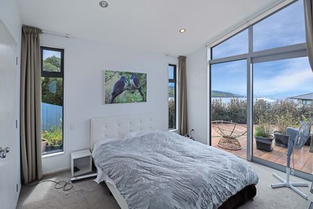 Immaculately presented executive four-bedroom family home - Photo 4