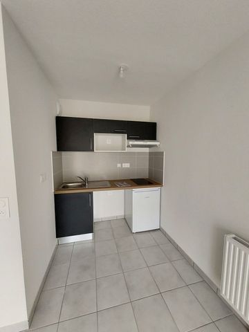 Location Appartement 2 pièces 40m² LA ROCHELLE 17000 - Photo 3