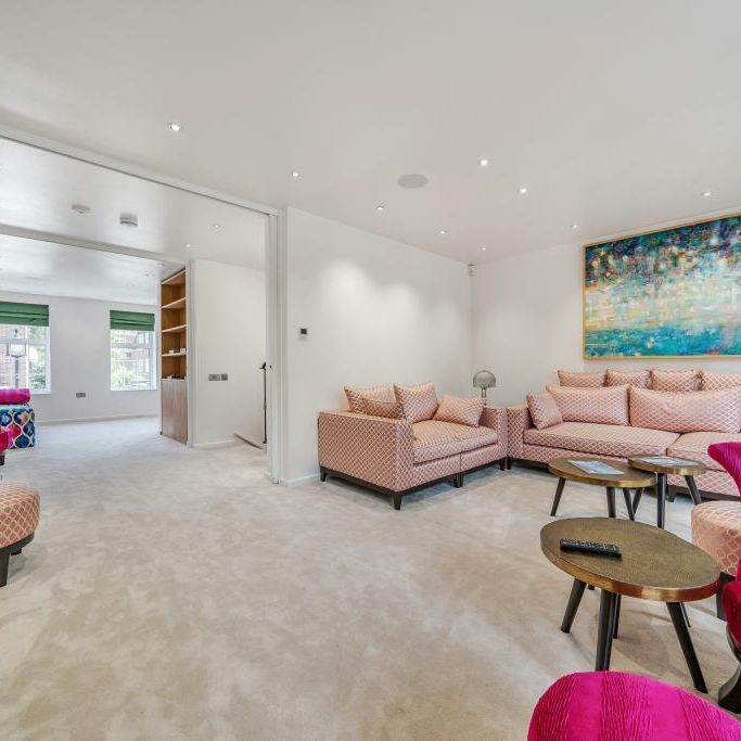 The Marlowes, St Johns Wood, London, NW8 6NA - Photo 1