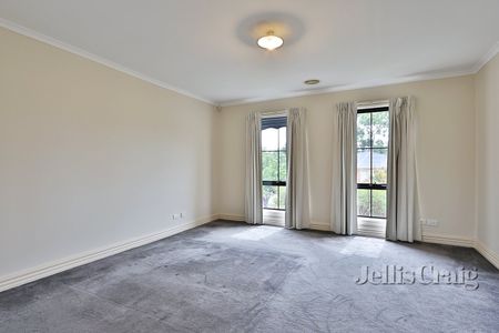 6 Knightsbridge Court, Glen Waverley - Photo 3