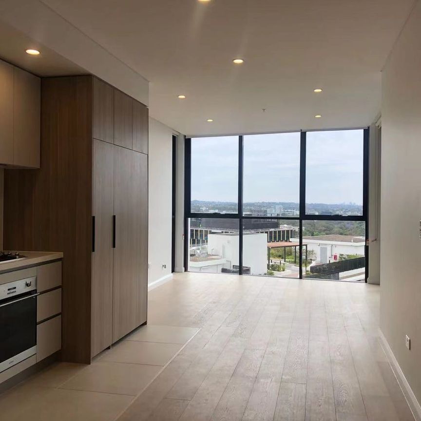 This newly one bedroom apartment is located only few minutes' walk to Westmead station and offering an envious lifestyle of the highest quality. - Photo 1