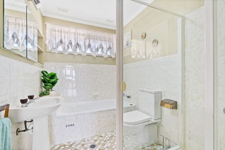 Modern Family Living in a Quiet, Sought-After Ruse Pocket! - Photo 2