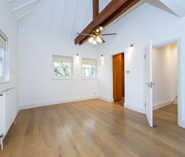 4 bedroom semi-detached house to rent - Photo 5