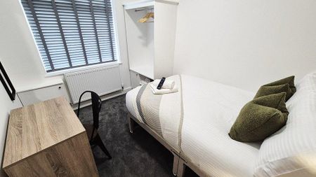 4 bedroom terraced house to rent - Photo 3