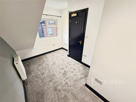 3 bedroom house to rent Harold Grove, Leeds, West Yorkshire, LS6 - Photo 3
