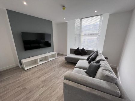 6 bedroom terraced house to rent - Photo 2