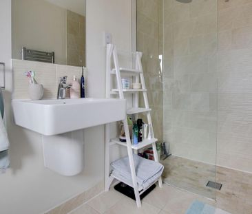 2 bedroom end of terrace house to rent - Photo 3